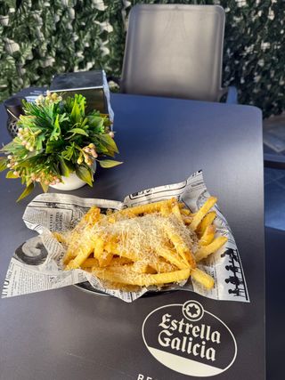 Garlic parmesan fries