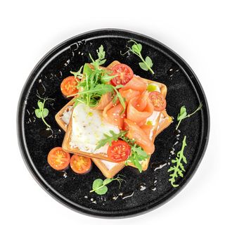 Бельгійські вафлі з лососем (до 14:00)