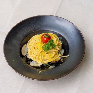 Spaghettoni con vongole e bottarga 