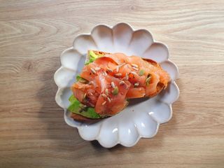 Avocado toast con salmone affumicato
