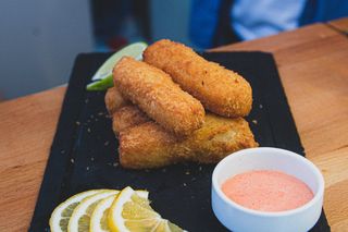 Fried cheese (4 sticks)