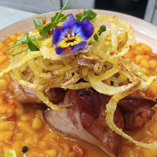 Ciolan de porc cu Iahnie de fasole.