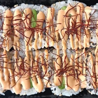 Atún Picante Uramaki
