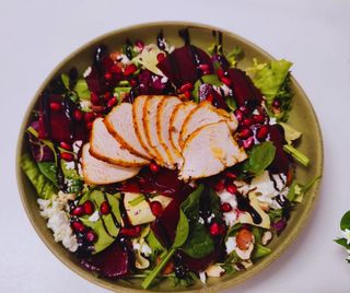 Sałatka z kurczakiem i burakiem 