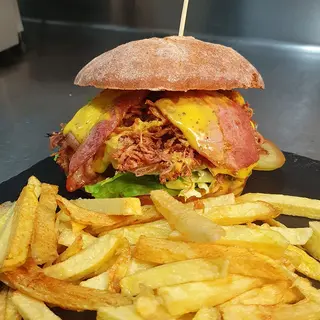 HAMBURGUESA PULLED PORK DE LA CASA