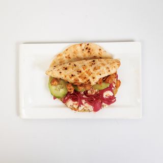 Coleslaw s umakom od dimljene paprike sendvič