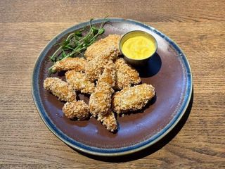 Курячі нагетси з сирним соусом (170/50g)