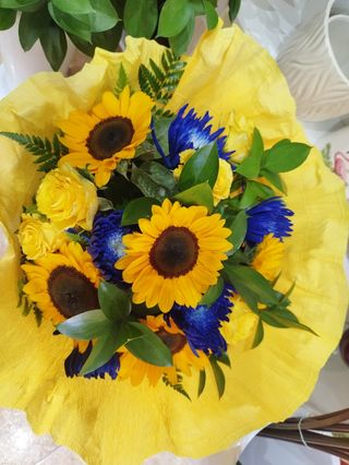 Ramo girasoles anastasia rosas