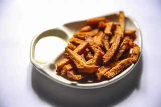 Boniato frito con mayonesa dulce