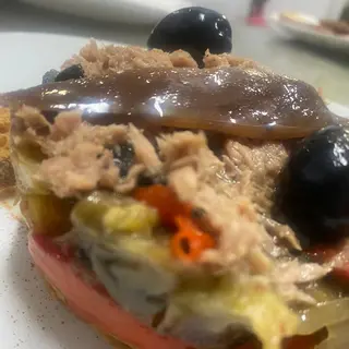 Torrada escalivada con anchoas