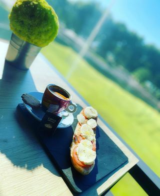 Tostada Mozzarella y Tomate