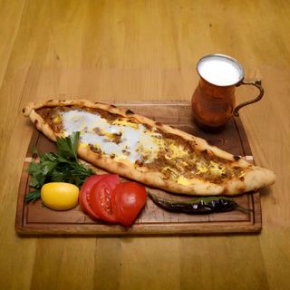 Minced Beef & Egg Pide
