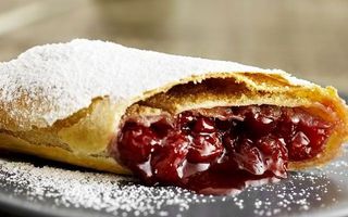 Շտրուդել բալով