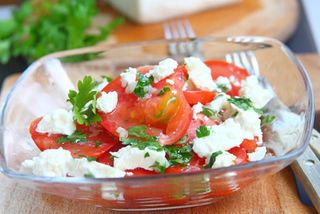 11. Салата от домати със сирене