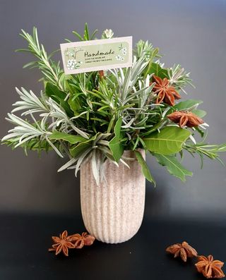 Dekoracija od začinskog bilja