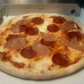 Pizza salame e cotto 