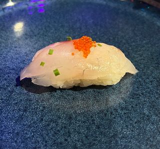 31. Nigiri de lubina (2 pzs.)