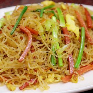 Cantonese fried rice noodles