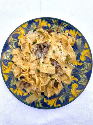 Tagliatelle con Carne di Manzo e Funghi Porcini