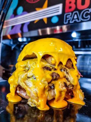 THE TRIPLE CHEESEZILLA BURGR 900GR