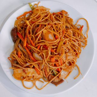 32. Spaguettis Fritos con Verduras Variadas