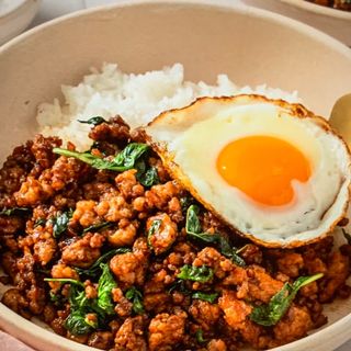 Pad Kra Pao de Carne de Pato