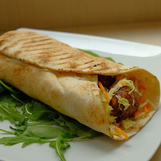 Wrap cu chiftele de soia si legume