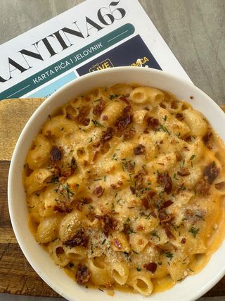 Mac&Cheese sa hrskavom slaninom