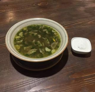 სოკოს სუპი მაწვნის სოუსით