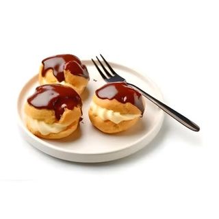 Profiteroles con nata
