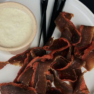 Бастурма з гострим соусом