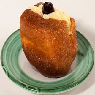 Babà con crema