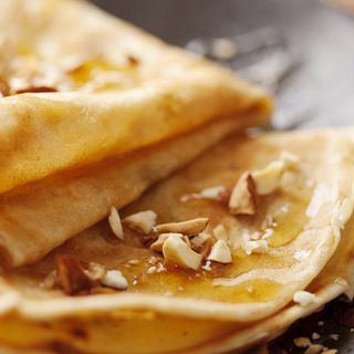Crêpe con miele e nocciole