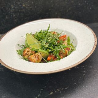 Салат з креветкою та авокадо