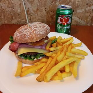 Combo X-Tudo  com batata Frita e Refrigerante