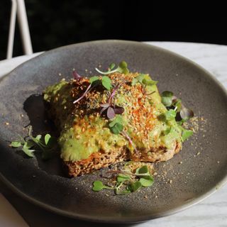 CLASSIC AVO TOAST 