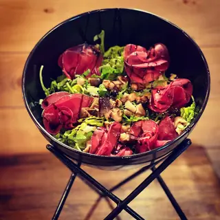 I7  Bresaola, lattuga, radicchio grigliato, pinoli