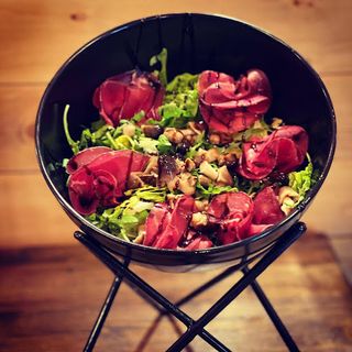 I7  Bresaola, lattuga, radicchio grigliato, pinoli