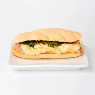 Bocadillo De Tortilla De Atún