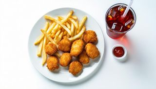 Chicken nuggets - 6 pezzi Servito Con Patatine Fritte+Una Bevanda in Regalo