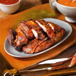 Pečeno svinjsko meso u mangalu 1kg -1.2kg + PRILOG POMFRIT