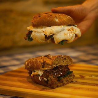 Bocadillo de carrilleras