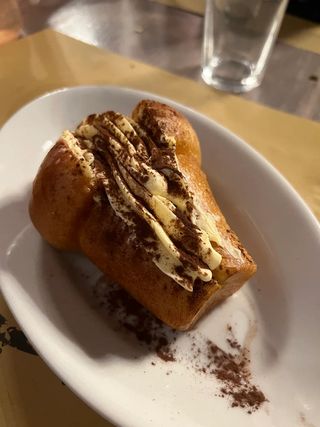 Babà al rum ripieno di mascarpone