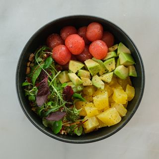 Bowl De Aguacate & Piña Marinada