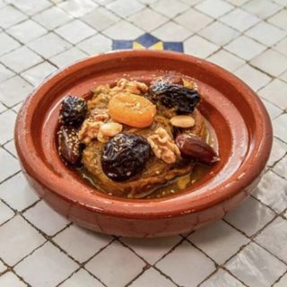 Tajín de cordero con dátiles y nueces
