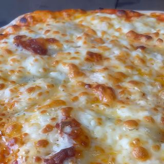 Pizza 4 Quesos (32 cm.)