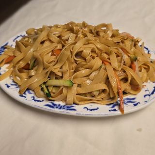34 Tagliatelle saltate con gamberi e verdure