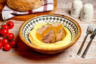 Purcel la tavă cu piure