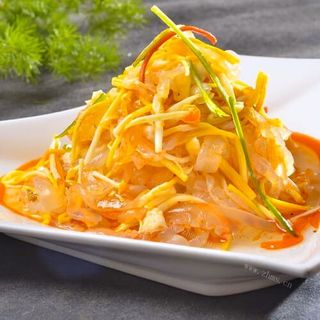 Insalata di medusa con funghi enoki