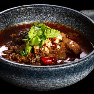 水煮牛肉 Shui-Zhu ternera (picante suave) ( 200gr)